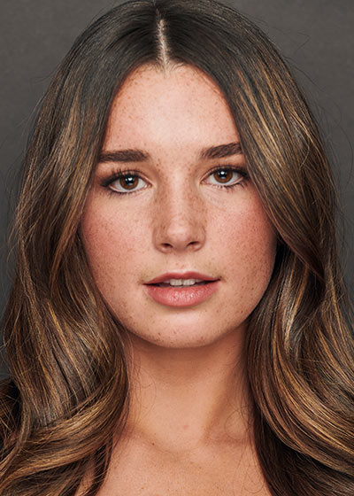 CAROLINE SIEGRIST Headshot